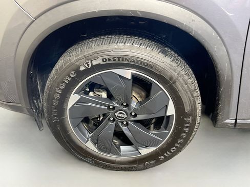 Used 2024 Nissan Rogue SV image 13