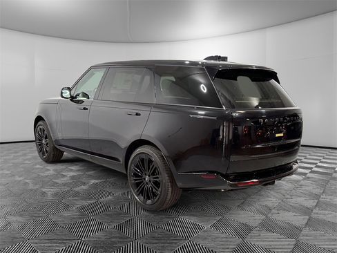 New 2025 Land Rover Range Rover Long Wheelbase SE image 3