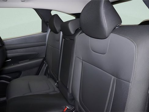 New 2025 Hyundai Tucson SE image 8