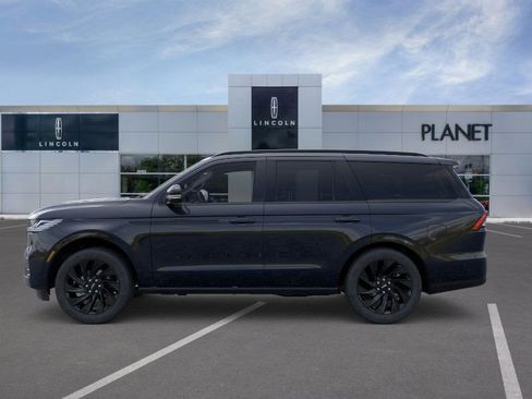 New 2025 Lincoln Navigator Reserve w/ Jet Appearance Package image 3