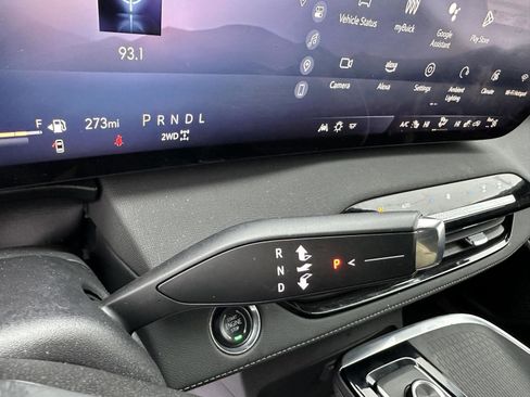 Used 2025 Buick Enclave Preferred image 27