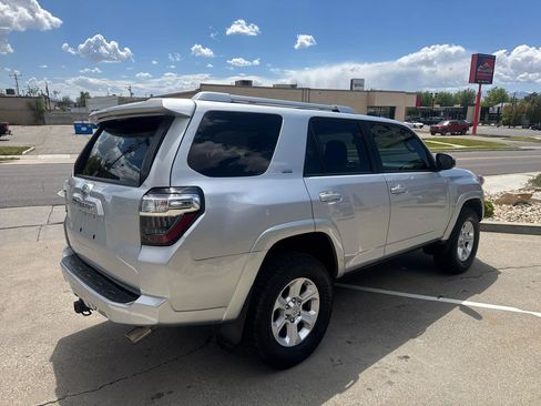 Used 2017 Toyota 4Runner SR5 AWD/4WD image 5