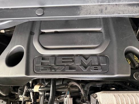 Used 2024 RAM 1500 Laramie AWD/4WD image 13