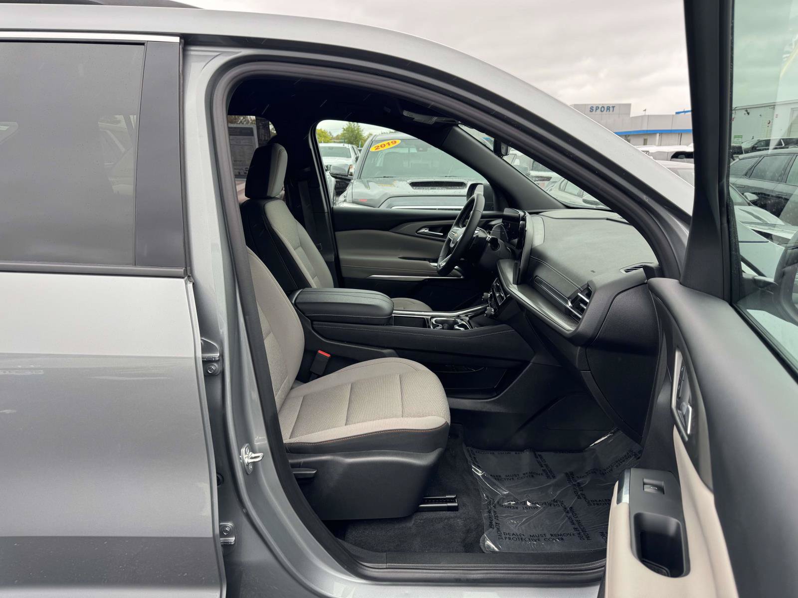 Used 2026 Chevrolet Traverse LT w/ Driver Confidence Package FWD image 14