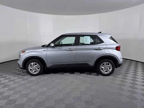 Used 2021 Hyundai Venue SE image 10