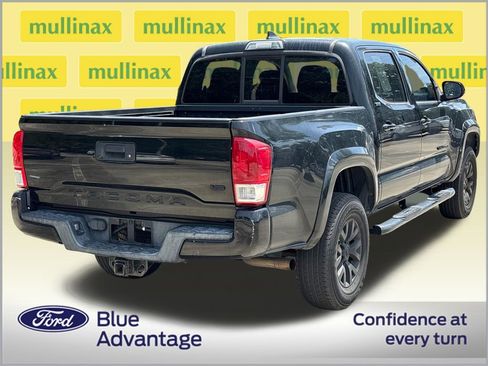 Used 2017 Toyota Tacoma SR5 w/ Tow Package RWD image 4