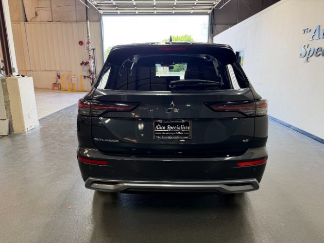Used 2025 Mitsubishi Outlander SE FWD image 4