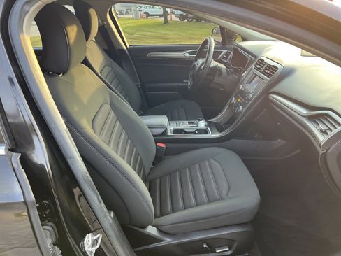 Used 2018 Ford Fusion SE image 28