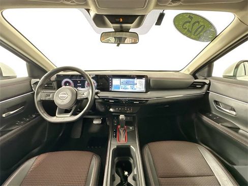 Used 2025 Nissan Kicks SR image 29