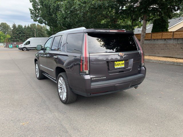 Used 2018 Cadillac Escalade Platinum AWD/4WD image 3