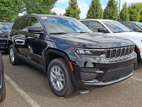 New 2025 Jeep Grand Cherokee Laredo X w/ Luxury Tech Group I image 3
