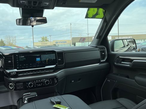 Used 2024 Chevrolet Silverado 1500 LT Trail Boss w/ Convenience Package II image 17