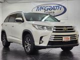 Used 2017 Toyota Highlander SE image 2