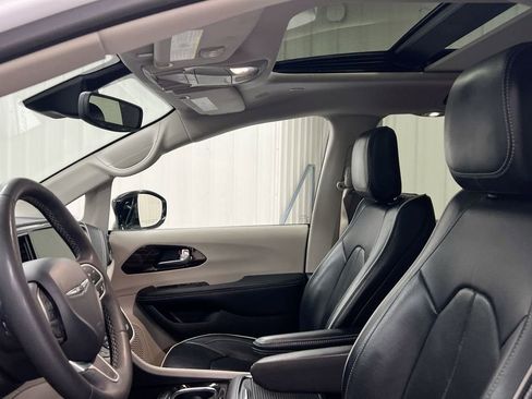 Used 2024 Chrysler Pacifica Limited image 20
