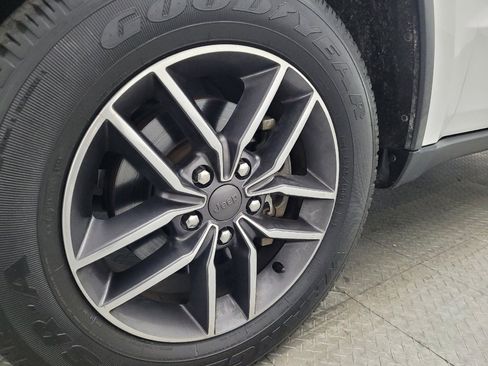 Used 2020 Jeep Grand Cherokee Laredo w/ 18" Wheel & 8.4" Radio Group image 31