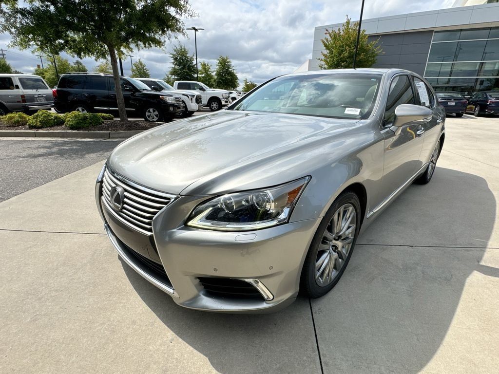 Used 2017 Lexus LS 460 w/ Comfort Package RWD image 5
