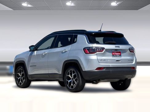 Used 2025 Jeep Compass Limited AWD/4WD image 3