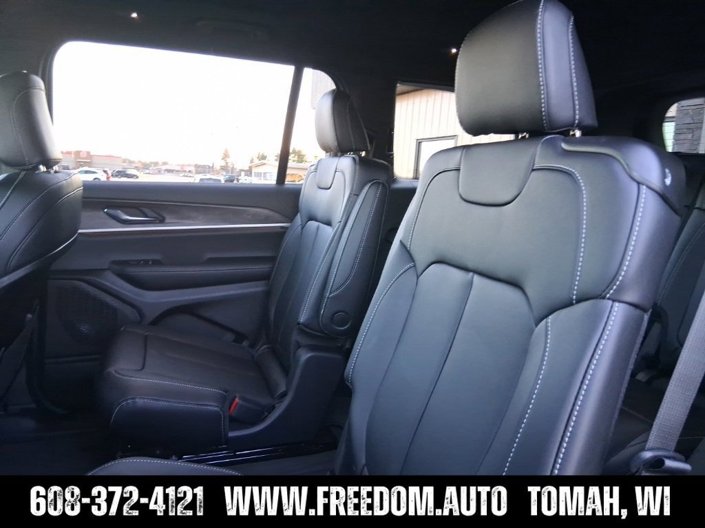 Used 2025 Jeep Grand Cherokee L Limited w/ Trailer Tow Package AWD/4WD image 19