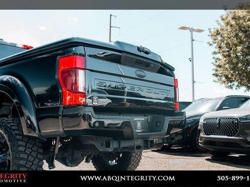 Used 2021 Ford F250 Lariat w/ Lariat Ultimate Package AWD/4WD image 14