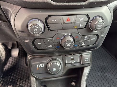 Used 2023 Jeep Renegade Latitude image 19