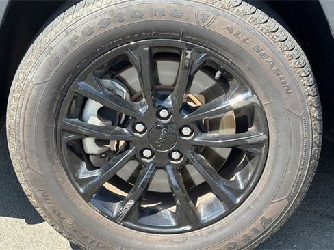 Used 2023 Jeep Cherokee Altitude Lux image 44