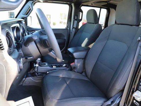 Used 2023 Jeep Gladiator Sport image 13