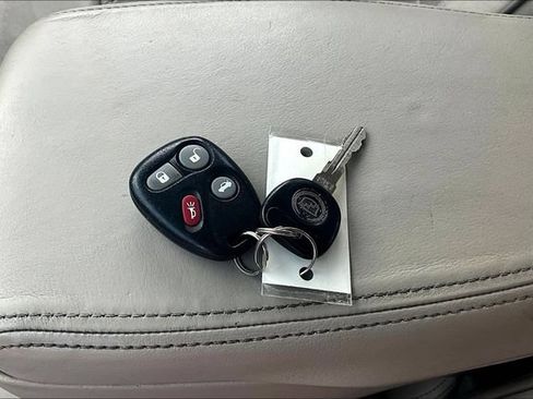 Used 2005 Cadillac De Ville w/ Limited Edition Package FWD image 34