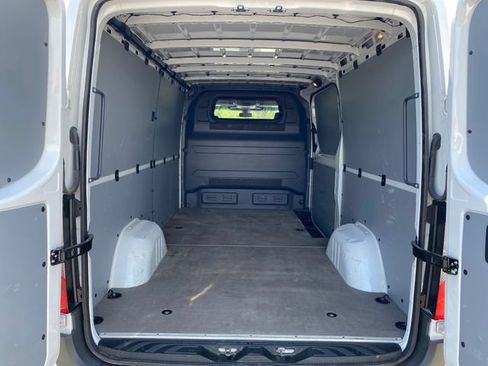 Used 2025 Mercedes-Benz Sprinter 2500 image 13