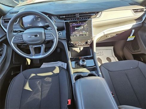 New 2025 Jeep Grand Cherokee L Laredo image 9