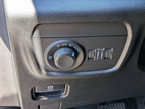 Used 2023 Jeep Grand Cherokee Altitude AWD/4WD image 15
