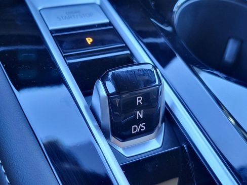 New 2025 Volkswagen Atlas Cross Sport SE image 13