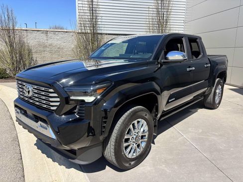 Used 2024 Toyota Tacoma Limited w/ Limited Package (LT) image 1