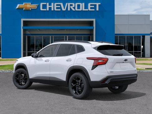 New 2026 Chevrolet Trax LT w/ Driver Confidence Package FWD image 3