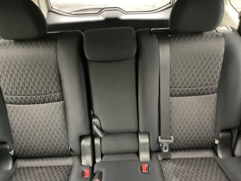 Used 2017 Nissan Rogue S w/ S Appearance Package AWD/4WD image 8