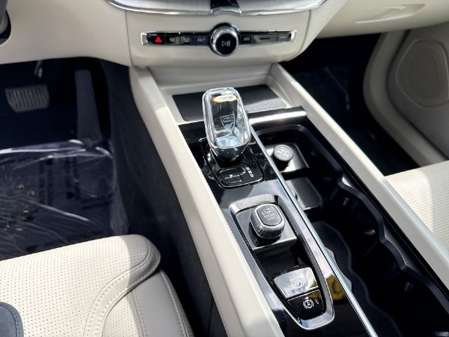 Certified 2026 Volvo XC60 B5 Ultra AWD/4WD image 25