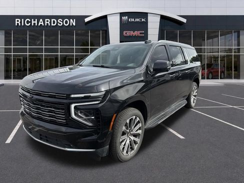 Used 2025 Chevrolet Suburban High Country AWD/4WD image 4