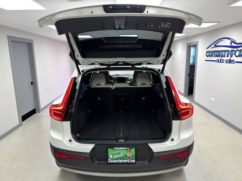Used 2022 Volvo XC40 T5 Momentum image 38