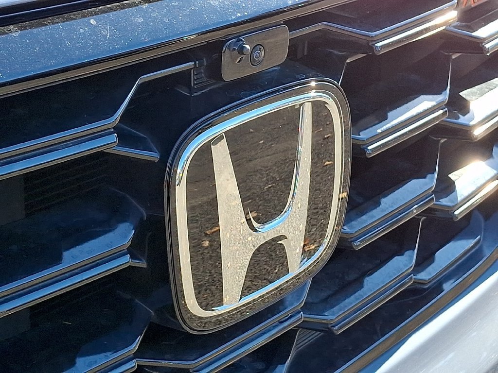 Used 2025 Honda Pilot TrailSport image 34