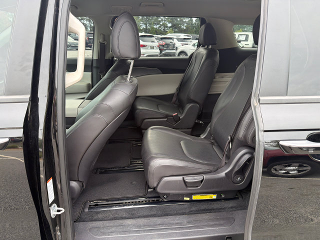 Used 2024 Kia Carnival LX FWD image 19