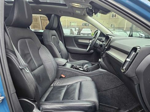 Certified 2023 Volvo XC40 B5 Ultimate w/ Protection Package Premier AWD/4WD image 11