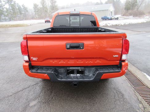 Used 2016 Toyota Tacoma TRD Sport w/ Towing Package image 7