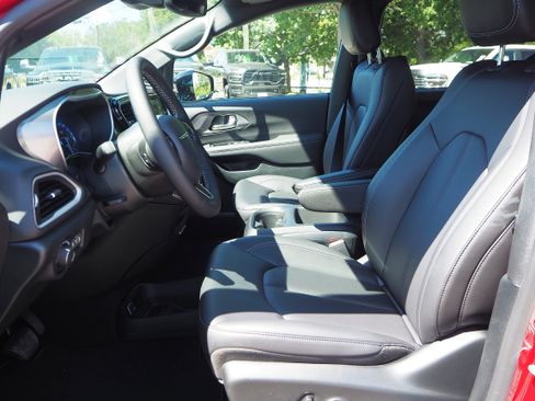 New 2025 Chrysler Voyager LX image 13