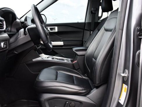 Used 2022 Ford Explorer XLT w/ Equipment Group 202A image 12