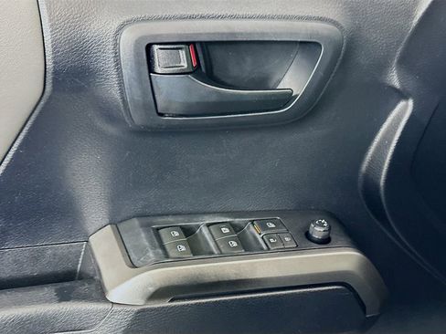 Used 2019 Toyota Tacoma SR5 image 17