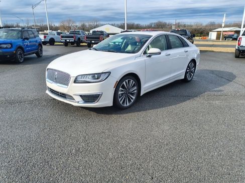 Used 2020 Lincoln MKZ Reserve image 1