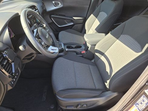 Certified 2025 Kia Soul EX FWD image 11