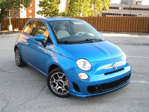 Used 2018 FIAT 500 Pop FWD image 2