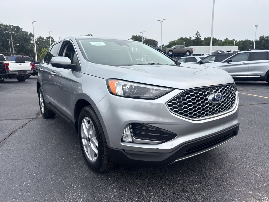 Used 2024 Ford Edge SEL w/ Convenience Package AWD/4WD image 4