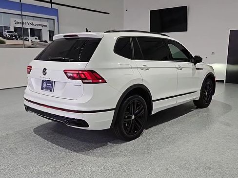 Certified 2022 Volkswagen Tiguan SE R-Line AWD/4WD image 8
