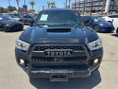 Used 2019 Toyota Tacoma TRD Sport w/ TRD Premium Sport Package RWD image 2